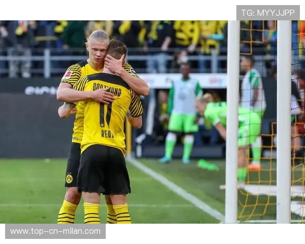 多特罗伊斯插上低射完成本场最流畅一刻：激情与精准的完美结合